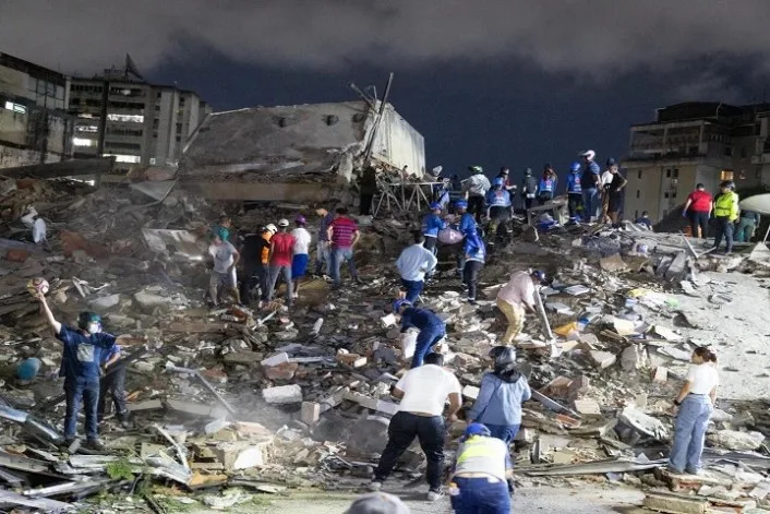Gobierno confirma 32 fallecidos tras dos terremotos y reporta más de 700 heridos