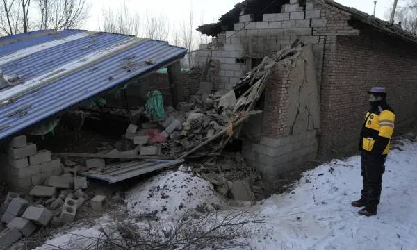 Cifra de fallecidos por terremoto en China sube a 131