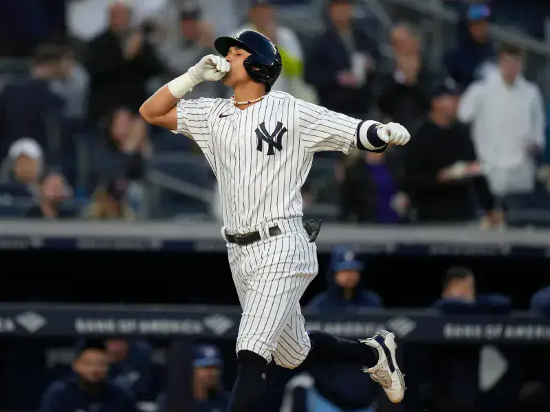 Oswaldo Cabrera sacó el primer jonrón del año