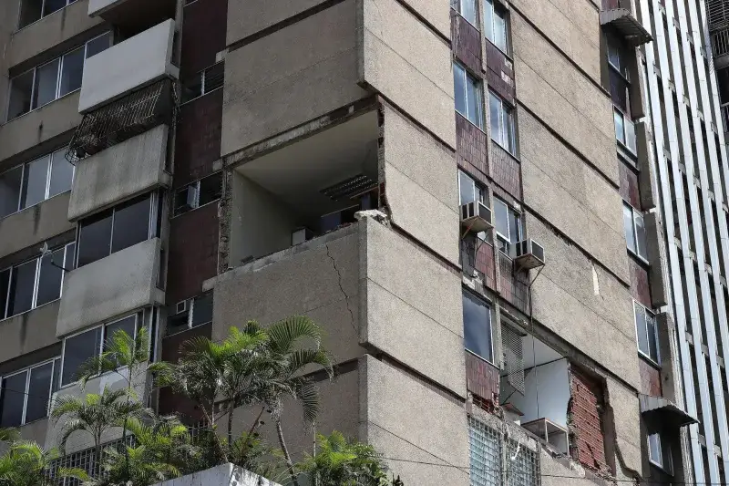 Caracas intenta volver a la normalidad entre réplicas, carpas y búsquedas