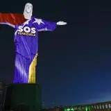 Cristo Redentor se tiñe de Venezuela en apoyo tras los sismos del 24 de junio