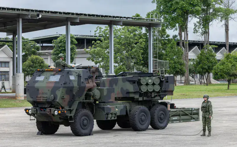 Taiwán ensaya por primera vez en su costa cómo frenar una invasión con lanzacohetes HIMARS