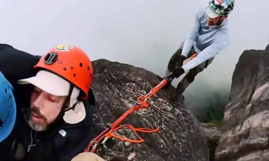 Maickel Melamed baja el Salto Ángel en rapel 
