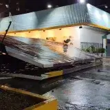 Vientos de hasta 87 km/h dejan daños y anegaciones en Zulia