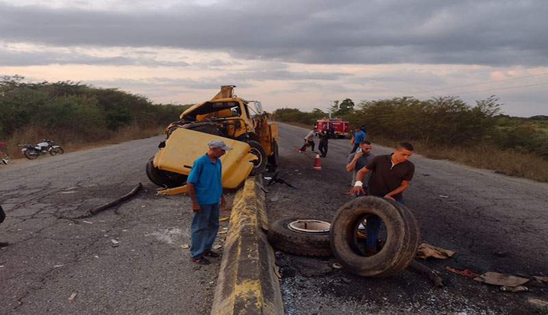 
			Camión grúa se volcó cuando era remolcado y deja tres heridos en Bachaquero		