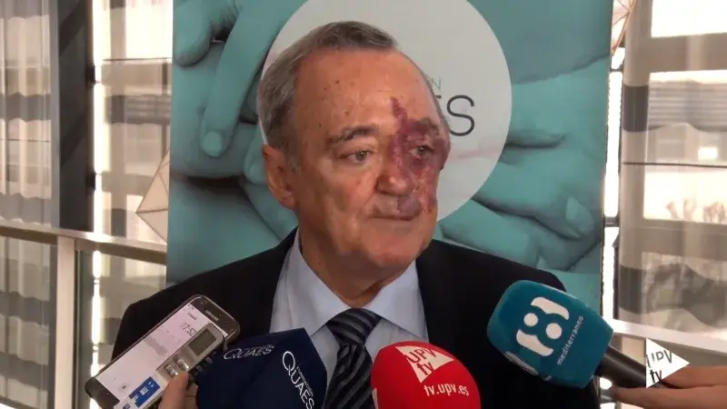 File:Mariano Barbacid muestra las armas contra el cáncer.2.jpg