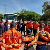 Siguen llegando ayudas y rescatistas tras los sismos