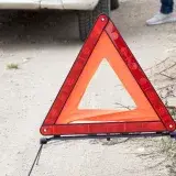 Grúa telescópica se volca en autopista Caracas-La Guaira, sin víctimas