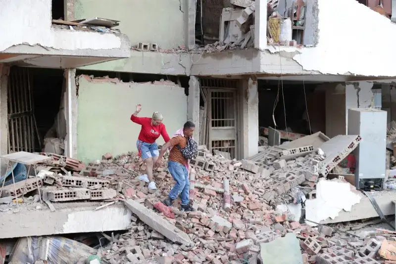 La Guaira queda entre escombros y hospitales saturados tras los terremotos