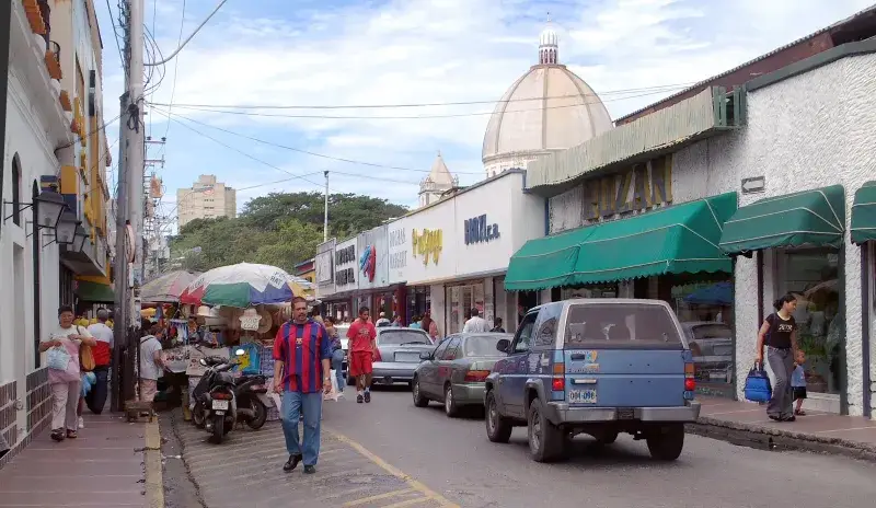 File:Velasquez street, Porlamar, Nueva Esparta, Venezuela.jpg
