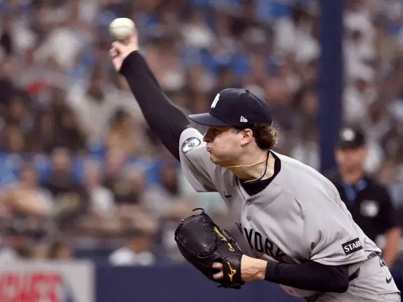 Schlittler firma ocho entradas y guía a Yankees