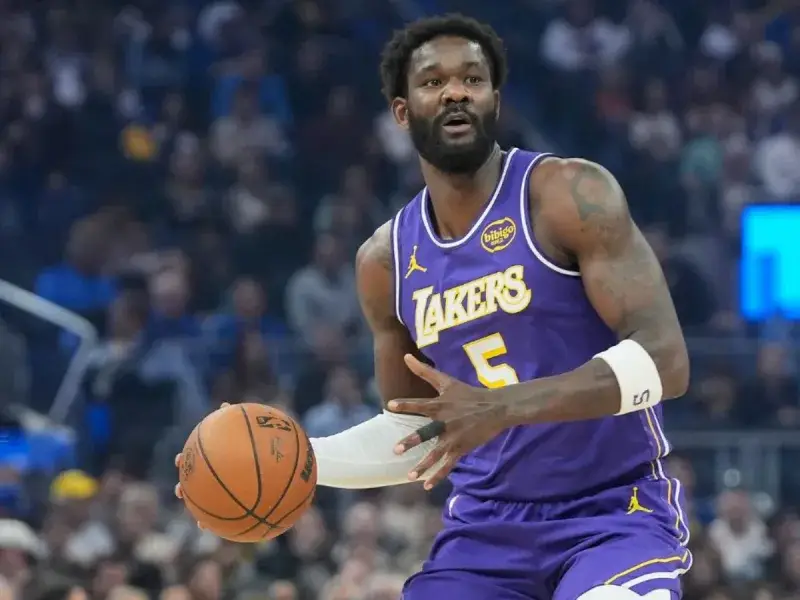 Ayton cambia de uniforme y los Lakers reciben a Hardy y dos picks