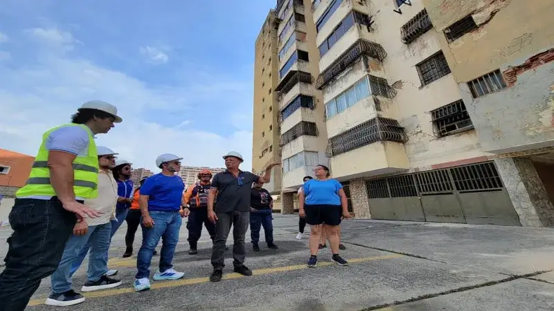 Evalúan daños en conjuntos residenciales de Puerto Cabello