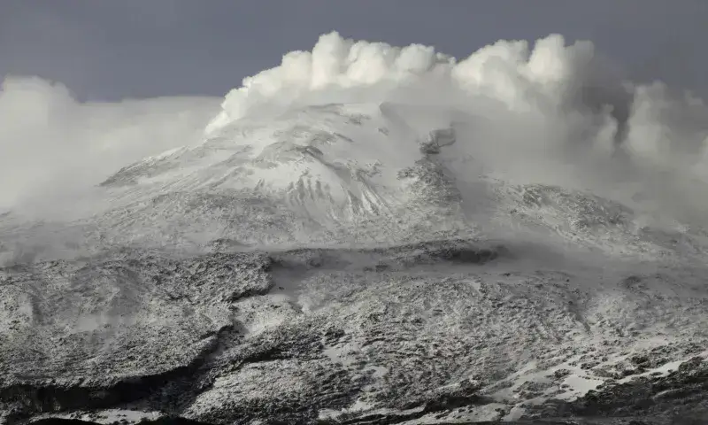 Inicia evacuación preventiva a familias cerca al volcán Nevado del Ruiz
