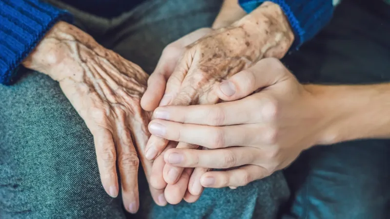 Personas con alzhéimer son especialmente vulnerables al calor, advierten expertos
