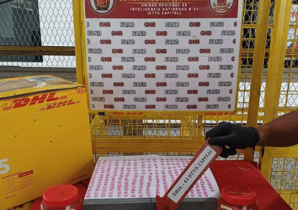GN incautó más de 250 pastillas de éxtasis en empresa de encomiendas