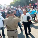 
				Jubilados y pensionados gritaron «no al saqueo» en frente a Pdvsa en Maracaibo			