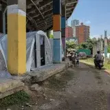 Caracas sigue entre carpas un mes tras el doble sismo