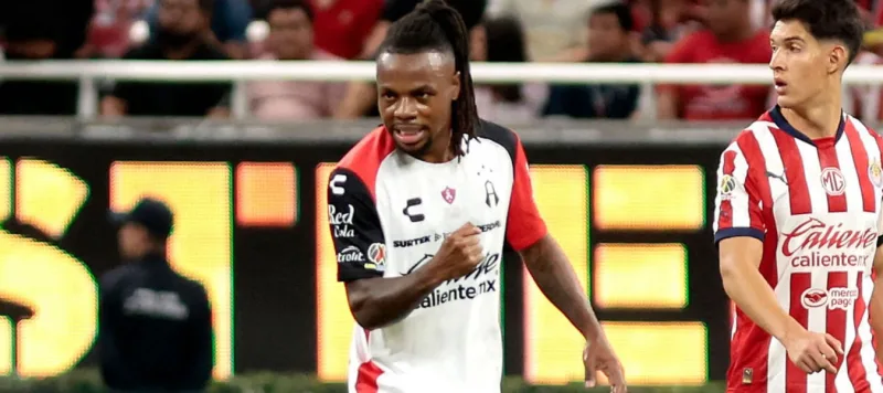 Jhon Murillo brilló en el clásico entre Atlas y Chivas