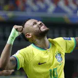Neymar supera a Pelé como máximo artillero de la Canarinha