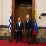 Guanipa conversa con diputados uruguayos sobre una transición