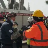 Rescuers in Antakya work together during a rescue mission, showcasing teamwork and dedication.