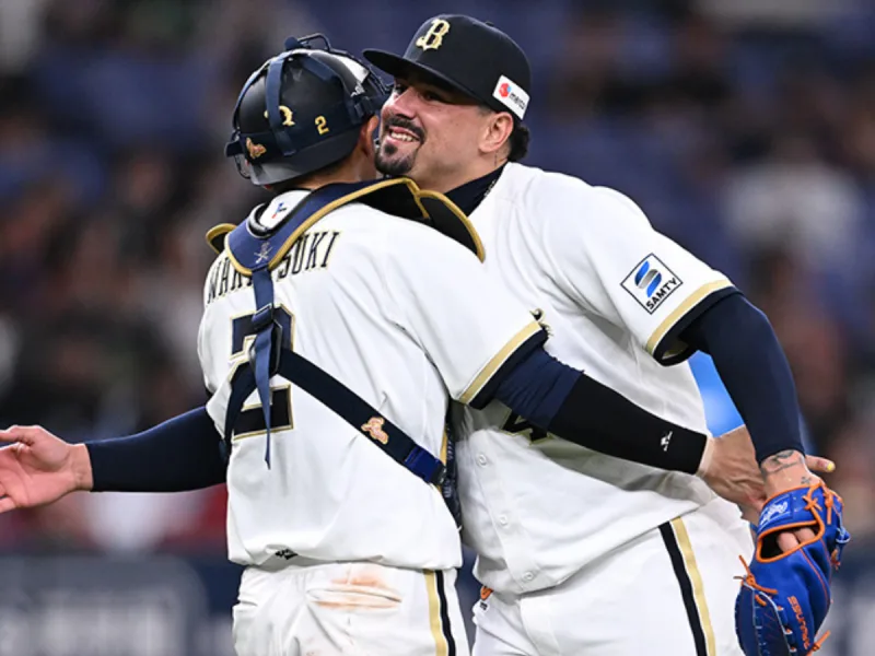 Machado y Quijada sumaron salvados para sus equipos en Japón