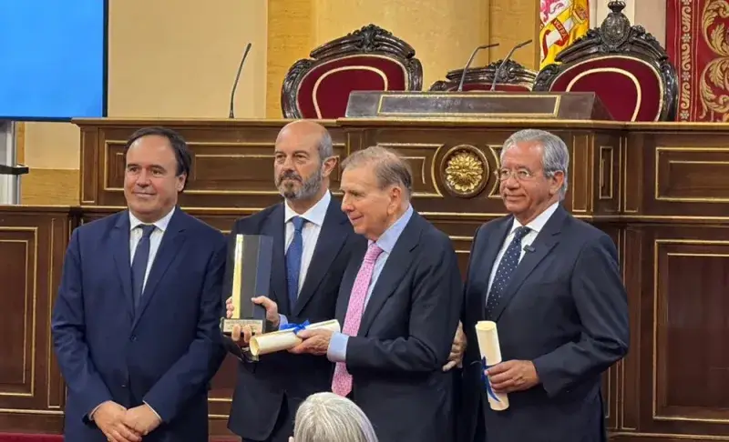 España otorga Premio de Convivencia a González Urrutia y Machado
