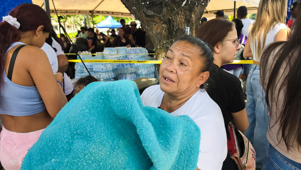 Caracas se moviliza ante la lenta respuesta estatal tras el terremoto