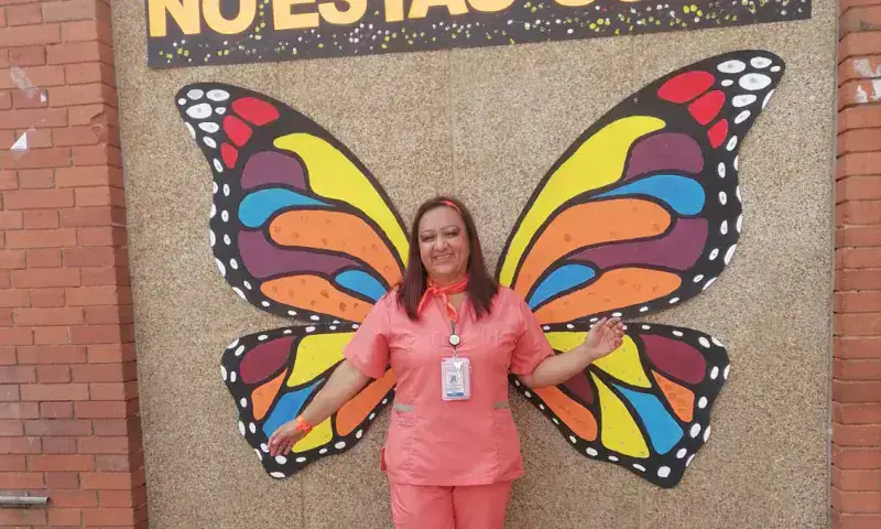 Atacan con ácido a defensora de los derechos de las mujeres en Colombia