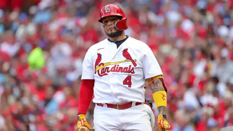 Yadier Molina firmó con Criollos de Caguas y no dirigirá en Venezuela con Magallanes