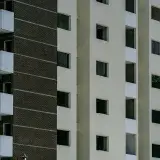Close-up view of a modern residential building facade showcasing architectural details in Venezuela.