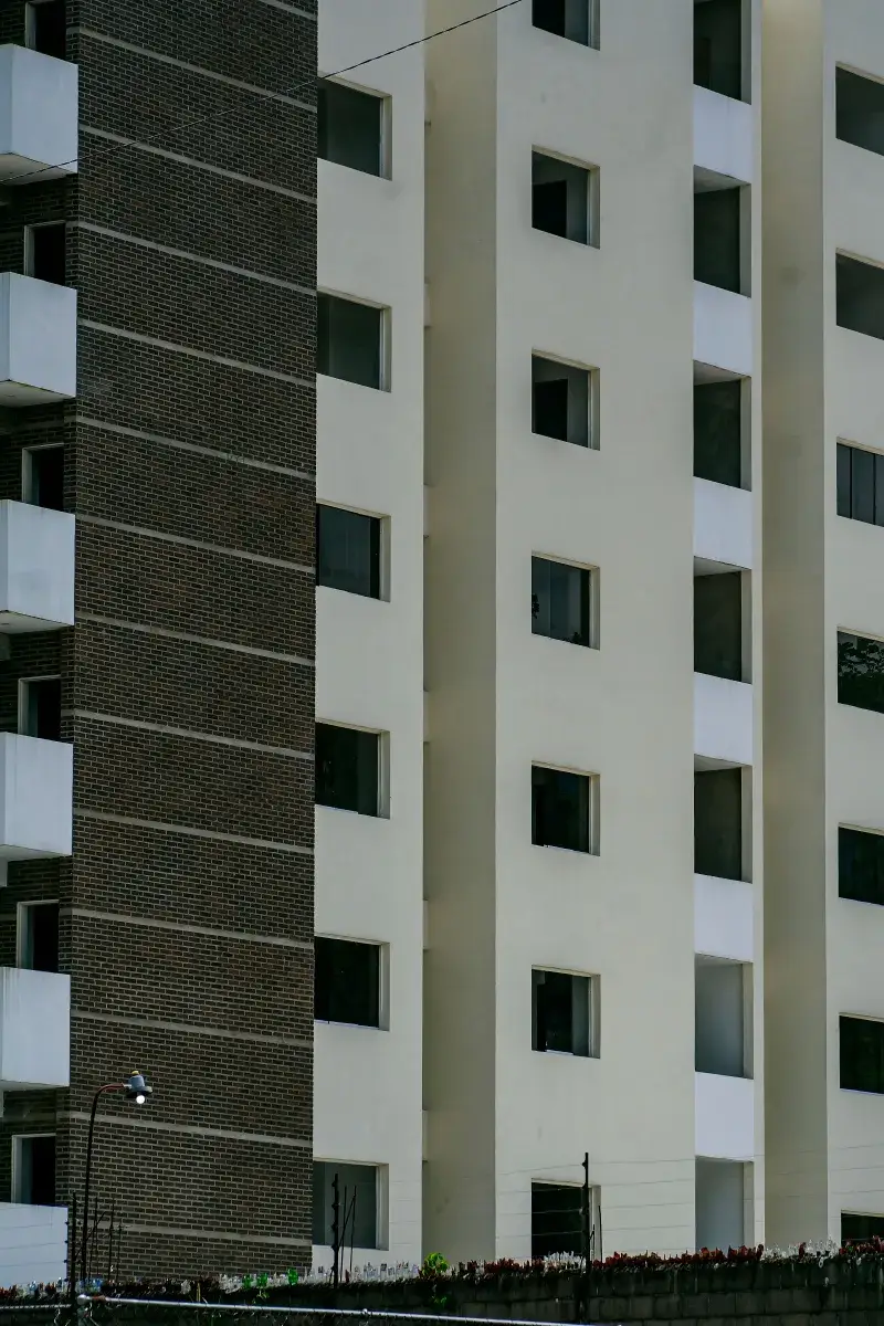 Close-up view of a modern residential building facade showcasing architectural details in Venezuela.