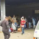 Familias recorren hospitales de Caracas y listas en papel para hallar desaparecidos