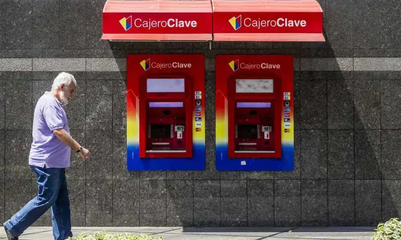Gobierno trabaja con Rusia en sistema financiero alternativo al Swift