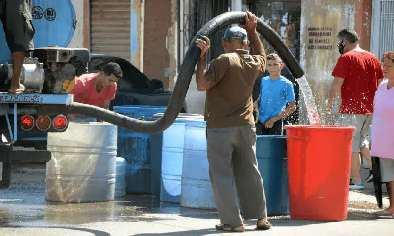Marabinos temen pasar Navidad sin agua por fallas en el servicio