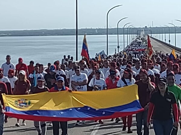 Multitudinaria marcha cruzó el puente para confirmar el Sí de zulianos por el Esequibo