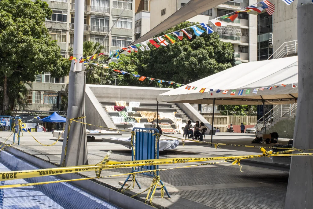 Caracas sigue en duelo una semana después de los terremotos y las réplicas superan las 600