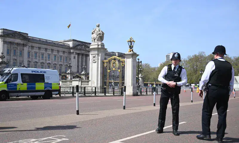 Unos 30 mil policías extreman seguridad en Londres ante la coronación
