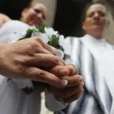 Vaticano aclara que bendición de parejas homosexuales no será "litúrgica"