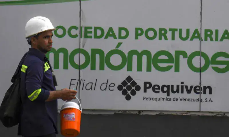 Benedetti asegura que Gobierno negocia Monómeros con Colombia