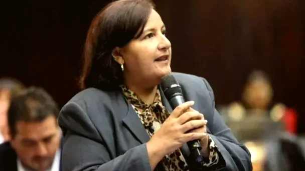 Figuera aterriza en Venezuela para activar diálogo político