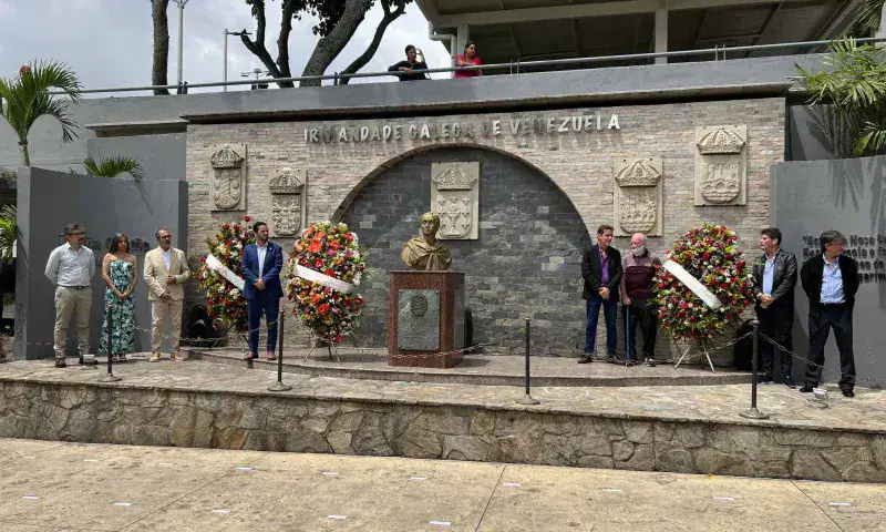 Presidente de Xunta de Galicia mantendrá ayudas a gallegos en el país