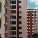 Vertical shot of modern apartment buildings in Mérida, Venezuela, showcasing architectural design.