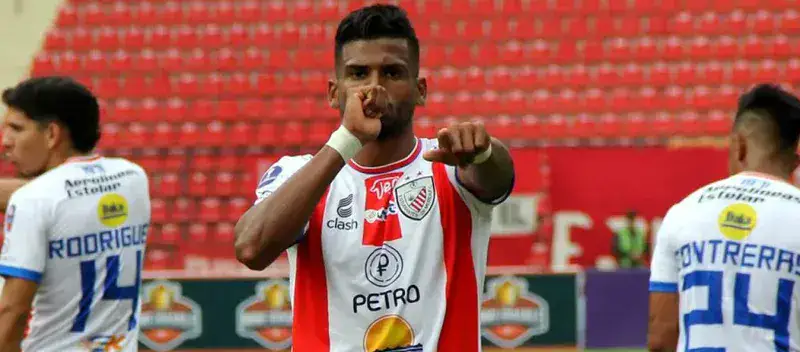 Estudiantes y Metropolitanos ganaron antes de las Copas