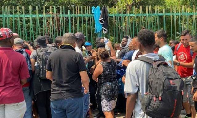 Migrantes venezolanos desesperados por salir del sur de México 
