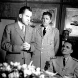 File:1958. Mayo. Visita de Richard Nixon, vicepresidente de EEUU, a Venezuela. A su izquierda, un personaje sin identificar, y Wolfgang Larrazábal, presidente de la Junta de Gobierno.jpg