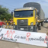 Camioneros bloquean carretera entre La Raya y Paraguachón