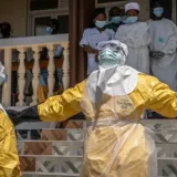 Francia confirma su primer caso de ébola en un médico que regresó de la RDC