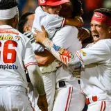 Cardenales remonta y queda a un paso de la final